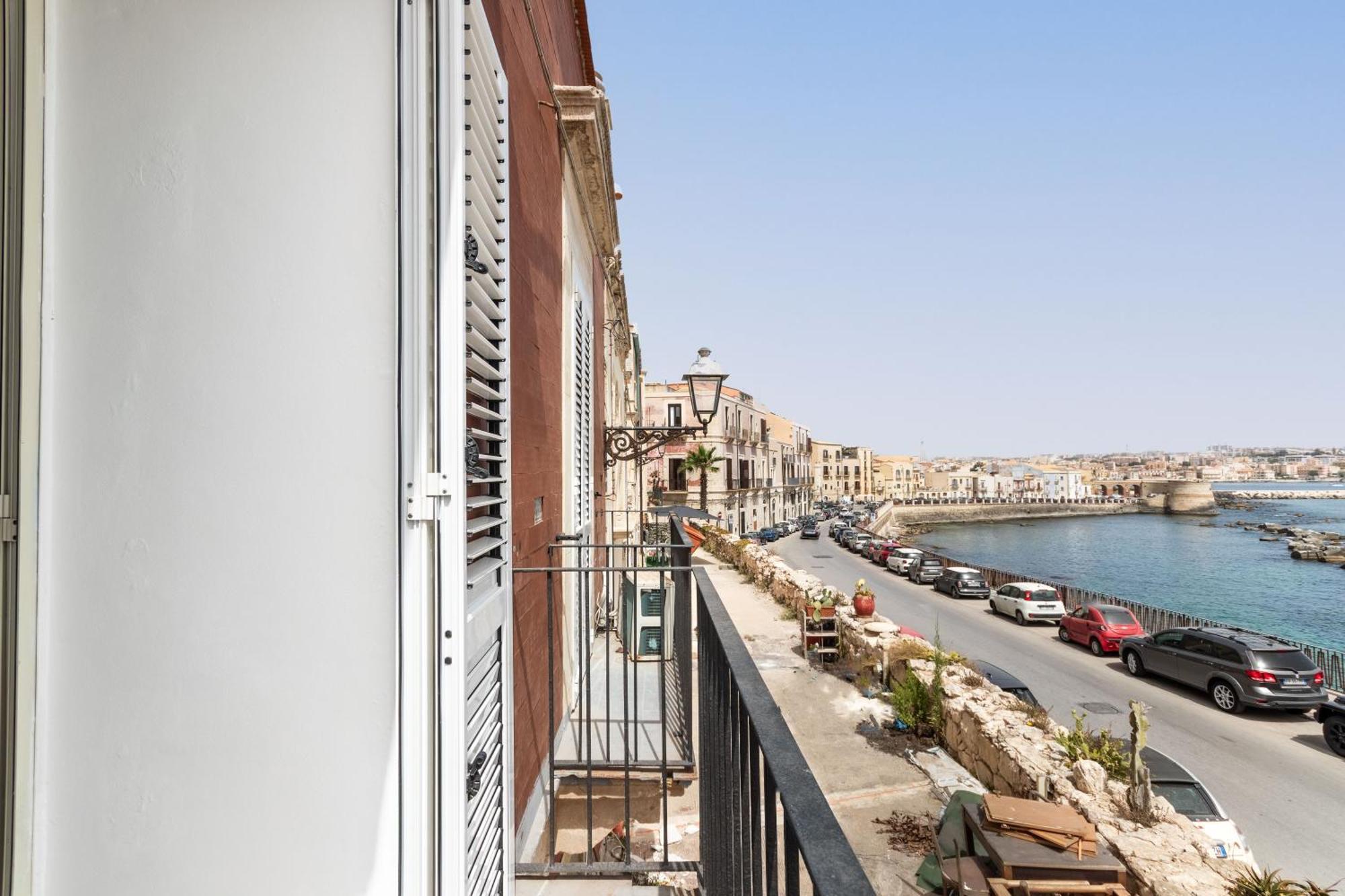Fronte Mare Apartments & City Views Syracuse Екстер'єр фото